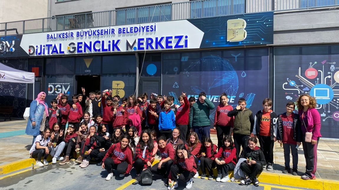 6. sınıf öğrencileri  Çamlık'ta bulunan Digital  Gençlik Merkezini ve Millet Kütüphanesi Ahmet KOT Kitaplığını gezdiler. 